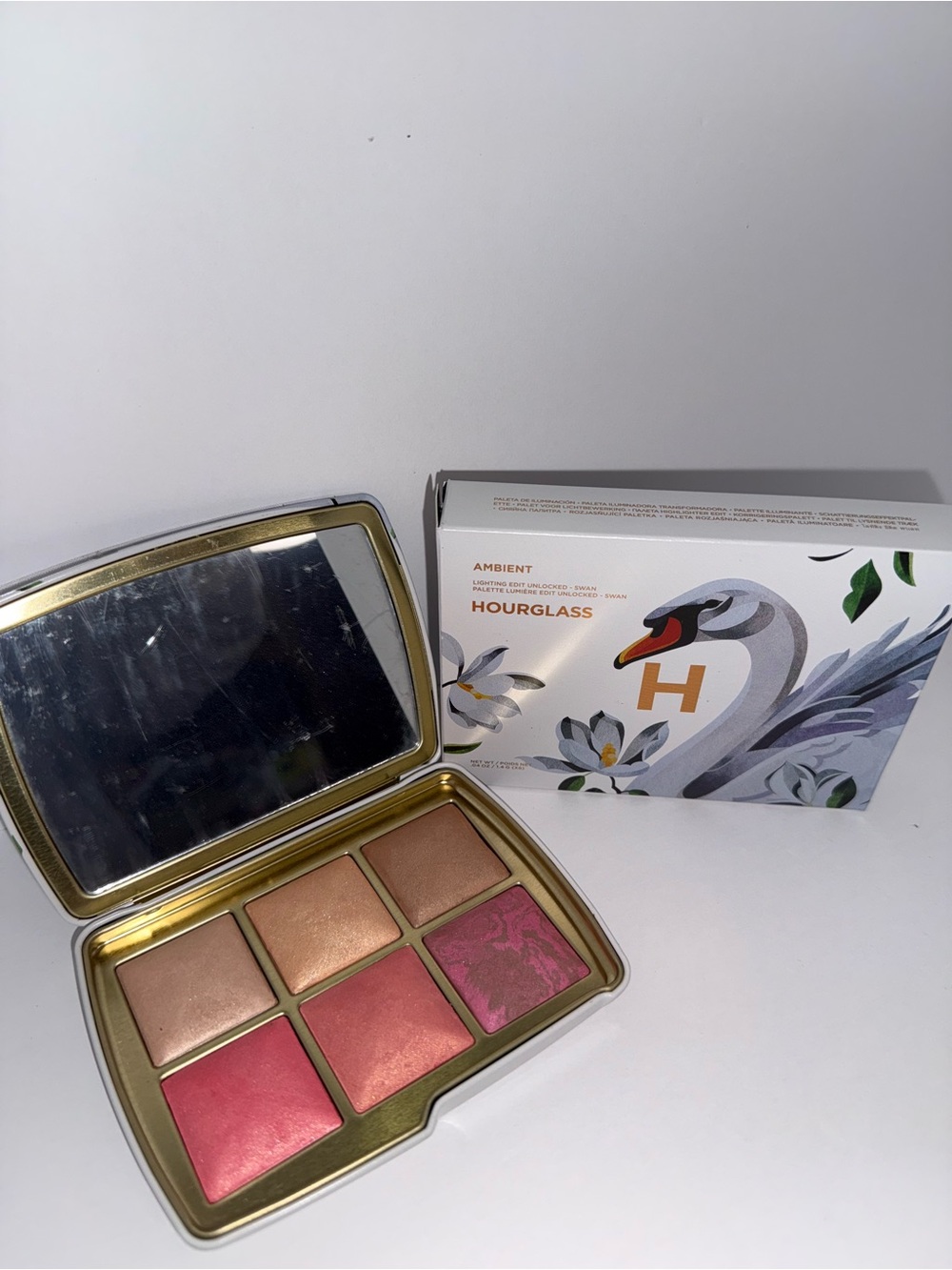 Hourglass SwanAmbient Highlighter & Blush Palette — Pink, Rose, Peach, Champagne